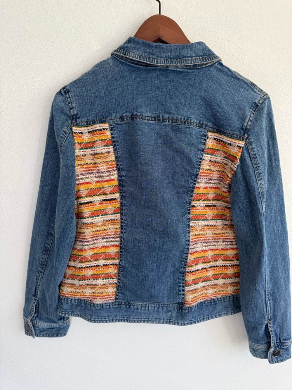 Chico’s Cropped Denim Jacket Textured Boho Panel Size 0 Small Statement - Picture 5 of 8